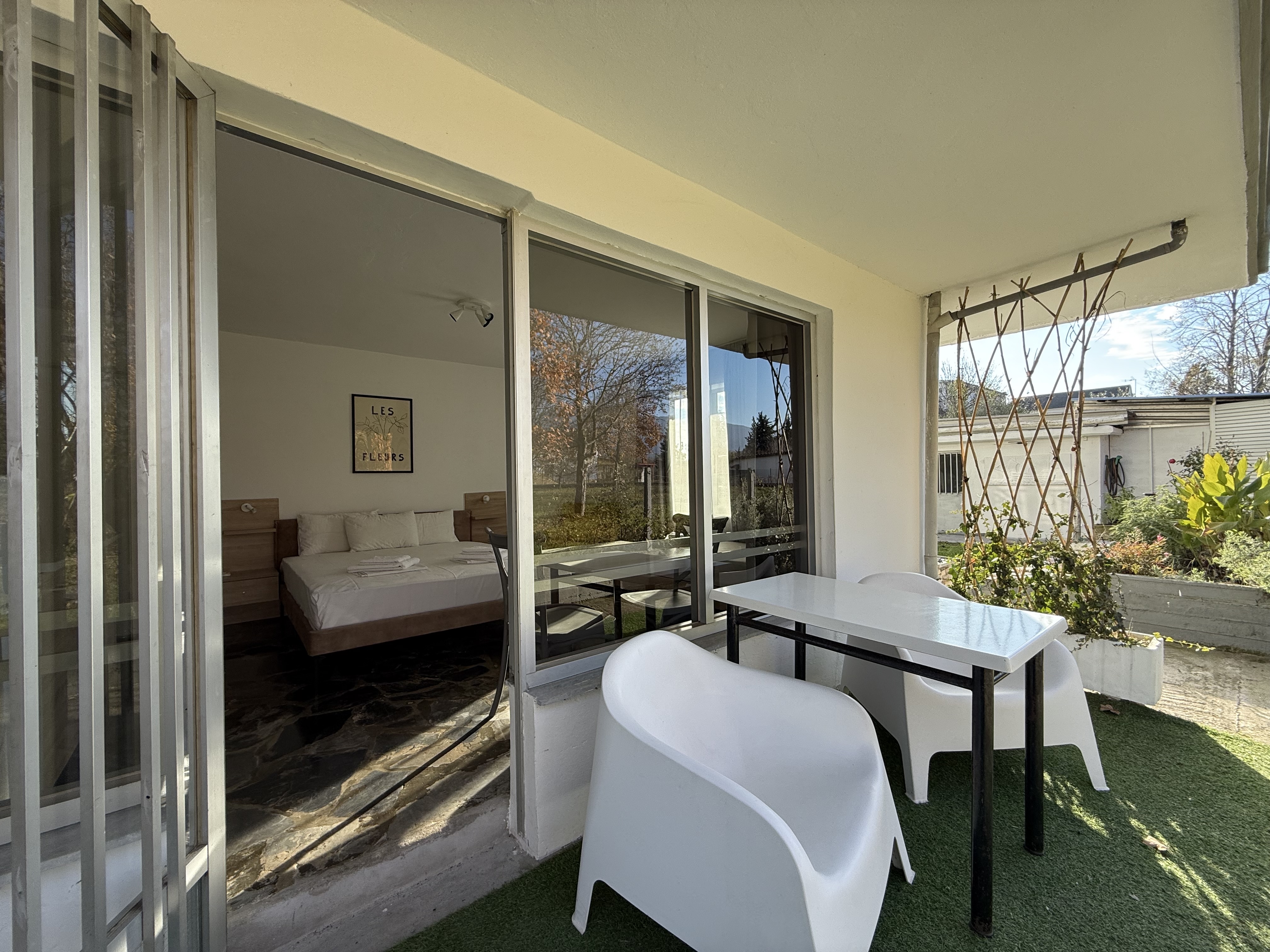 Modern Apt №01 | Olympus Sunset | Park View